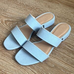 Cushionaire ‘Nolita’ light blue 2 band sandals, size 7